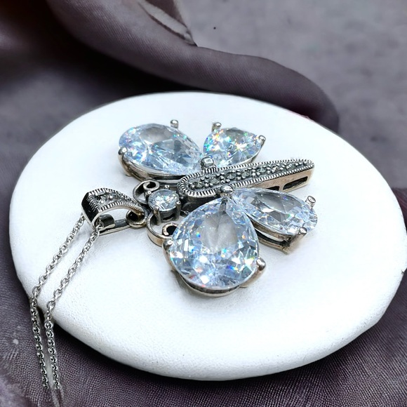 🌺Large Vintage Sterling Crystal Butterfly Necklace - Picture 4 of 13